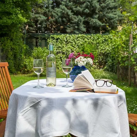 Casa Flora 3-minutes' Walk From The 펜션 Novigrad Istria