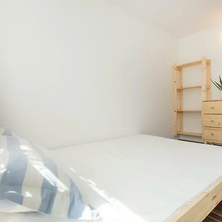 펜션 Casa Flora 3-minutes' Walk From The *