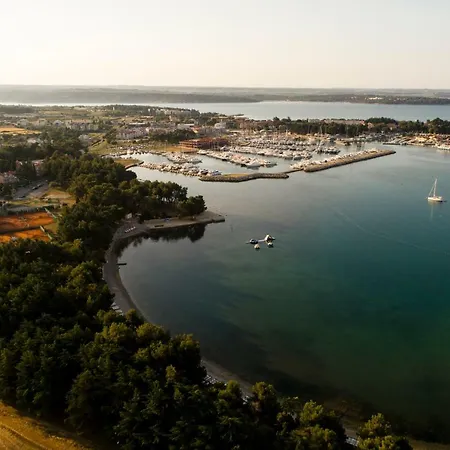 Casa Flora 3-minutes' Walk From The Holiday home Novigrad (Istria)