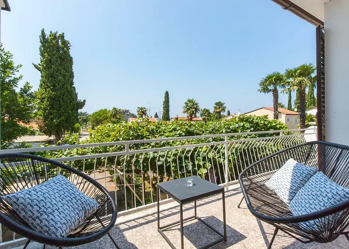 Casa Flora 3-minutes' Walk From The Novigrad Istria