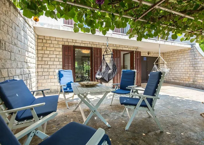 度假居 Casa Flora 3-minutes' Walk From The